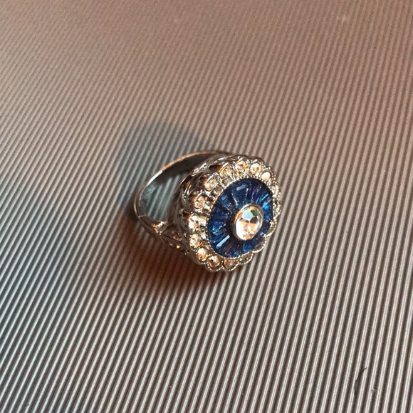 Oversized ring - Picture 2 of 3